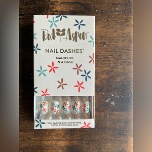 Red Aspen Nail Dashes - Pressing Leaves with Prestyn